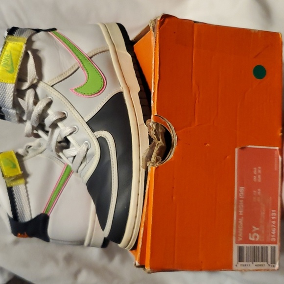 Vandal High(GS) NIKE SHOES W/Original box - Picture 13 of 16